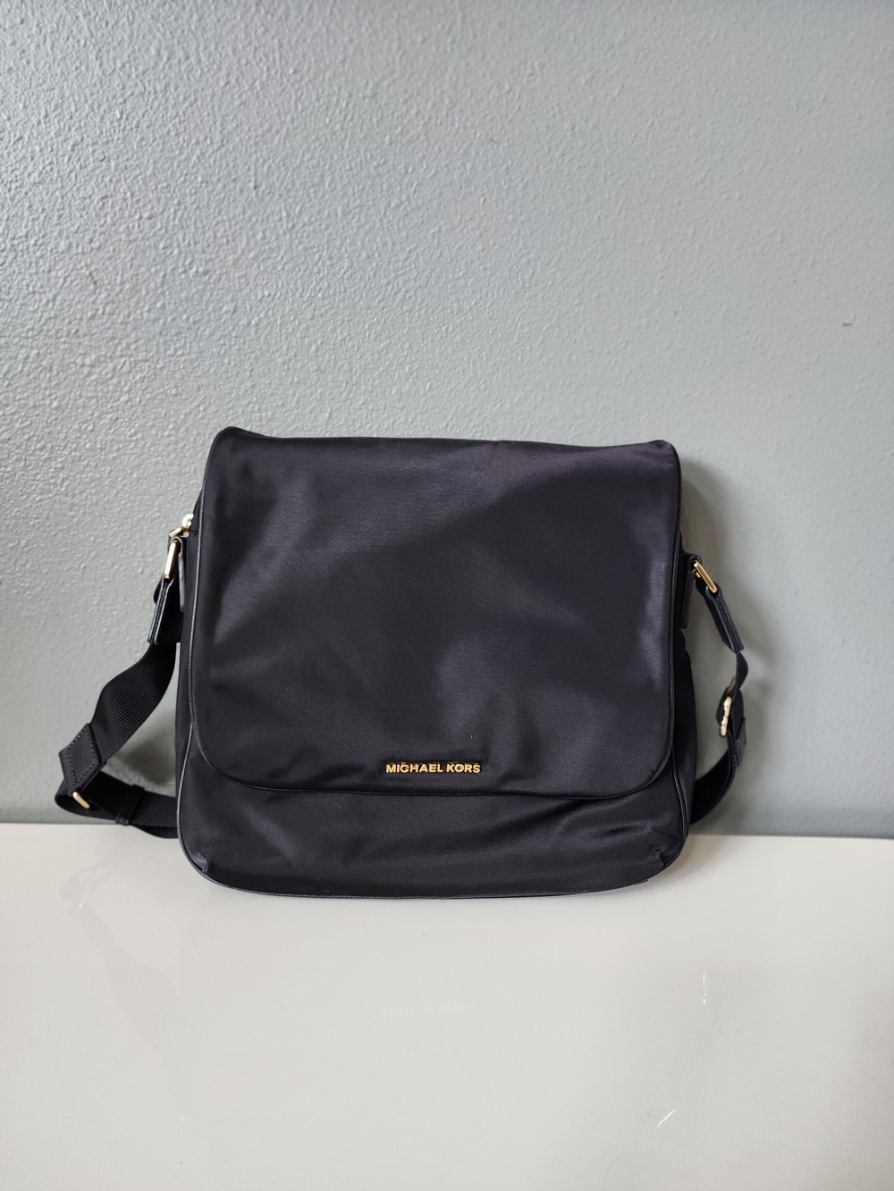 Michael Kors Black Nylon Messenger Crossbody Laptop Work Travel Bag Gold Hardwar